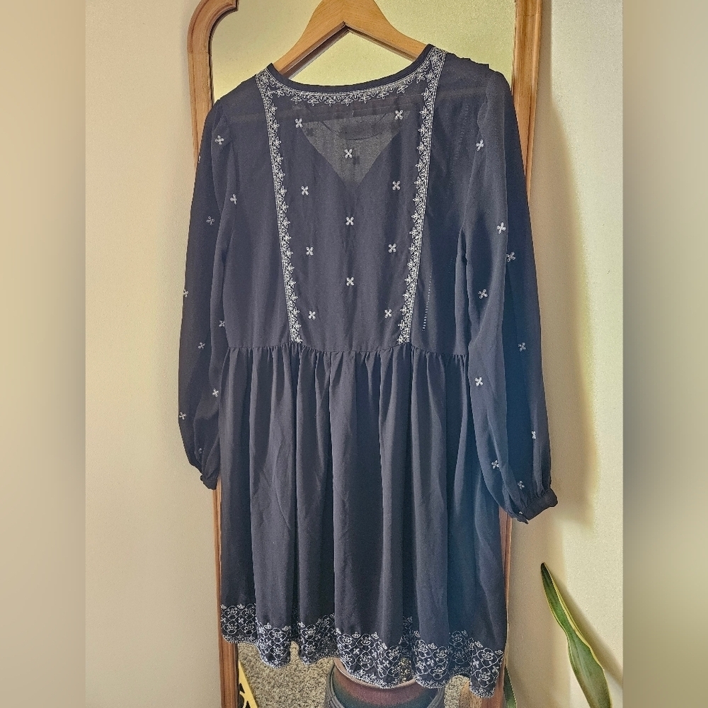 Time & Tru Sheer Tunic - Size M - Picture 5 of 7